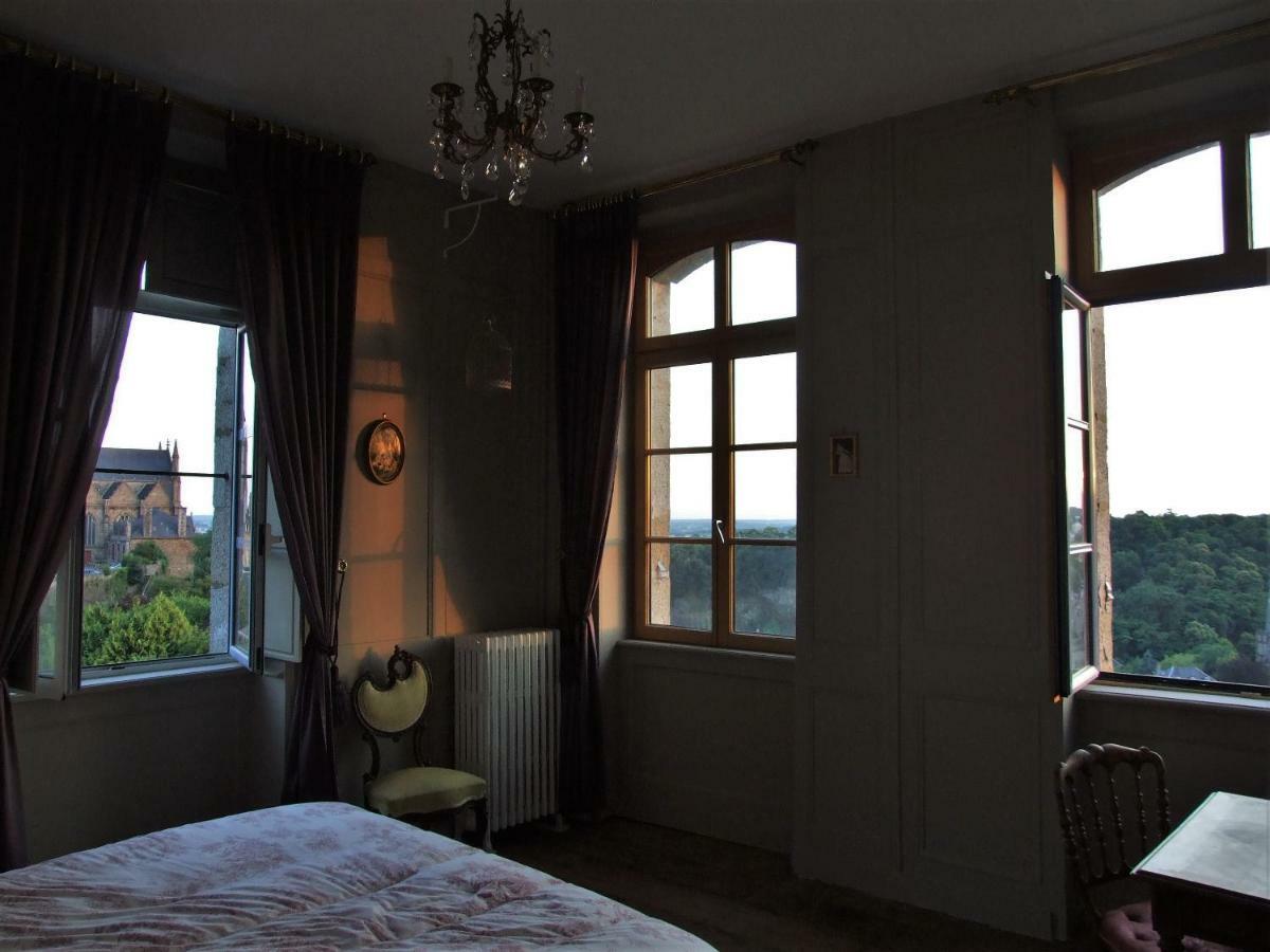 Hotel Particulier Le Mercier De Montigny -Une Nuit Sur Les Remparts- Fougeres Bagian luar foto